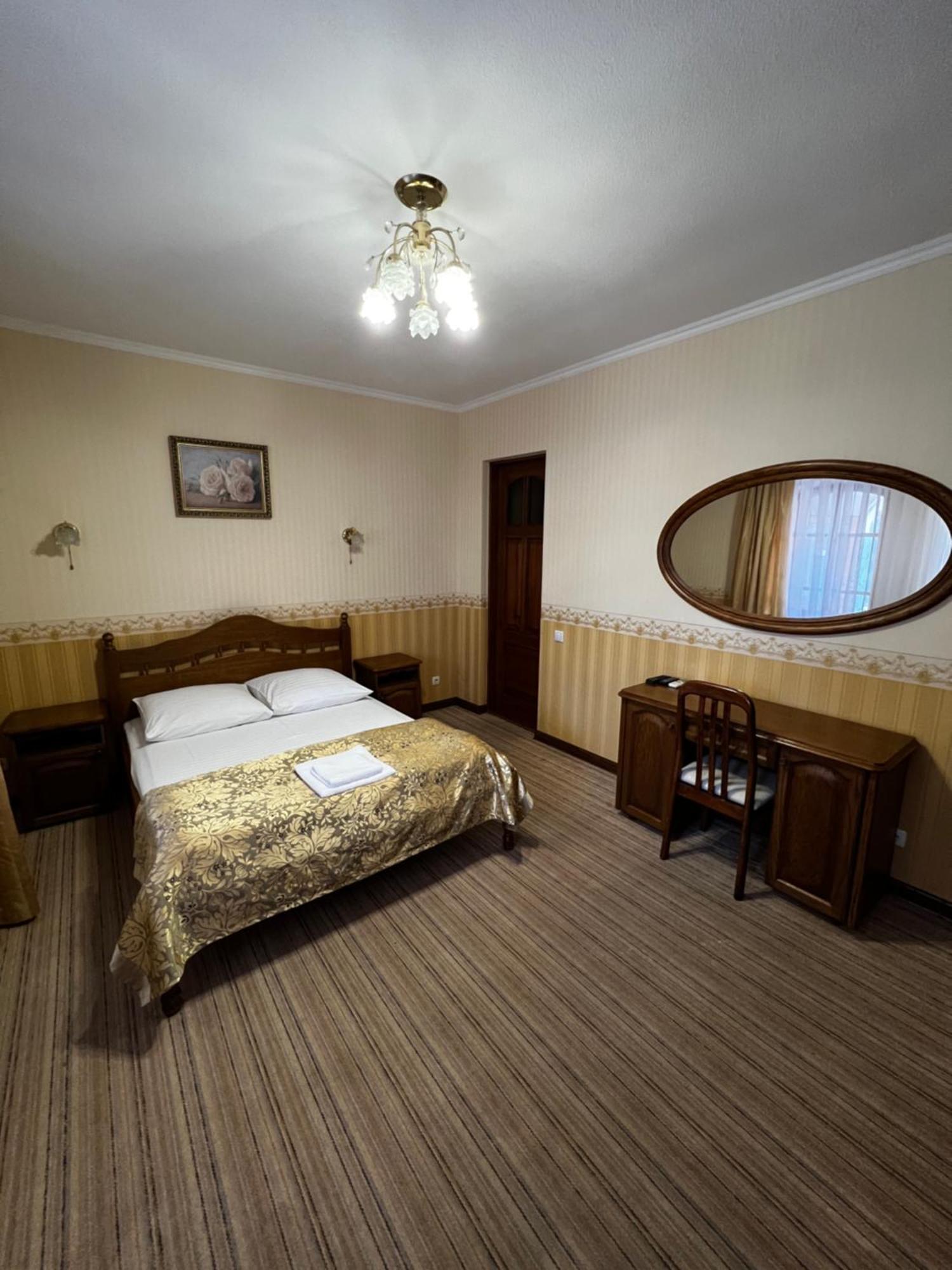 Zolotoy Fazan Hotel Mykolaiv Exterior photo