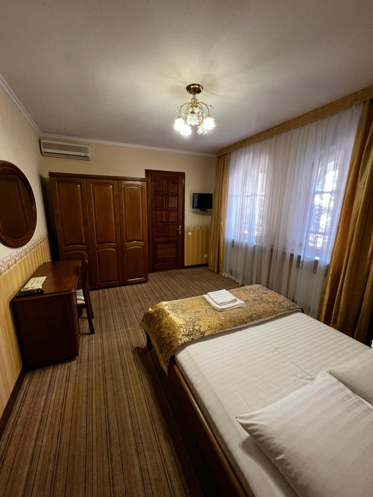 Zolotoy Fazan Hotel Mykolaiv Exterior photo